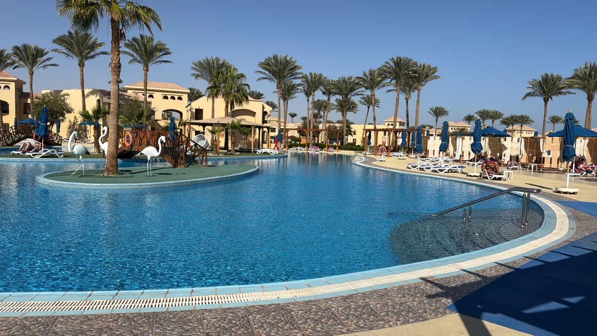 Poolbereich im Cleopatra Luxury Beach Resort Makadi Bay 2
